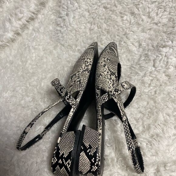 Steve Madden Black & Beige synthetic Snake Print flats sandals SZ9.5 - Picture 4 of 8